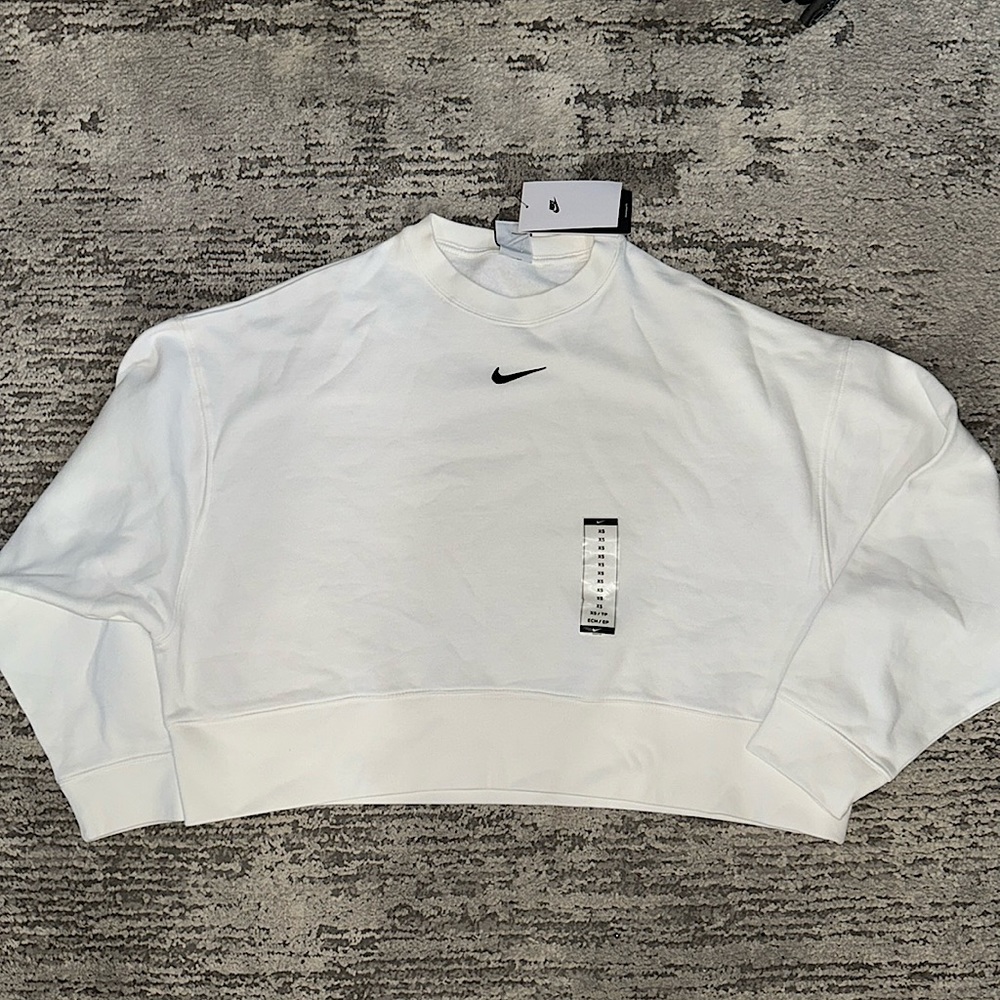NWT NIKE OVERSIZED CREWNECK SIZE XS